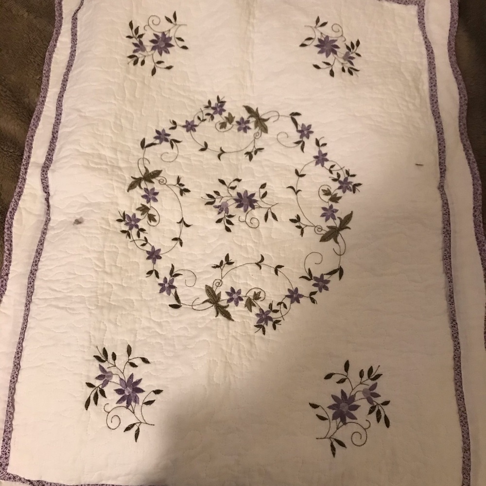 Bedding - Picture 2 of 3